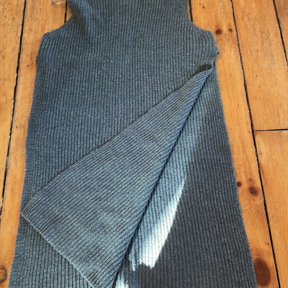 Full length, vest with distressed back - Picture 2 of 3